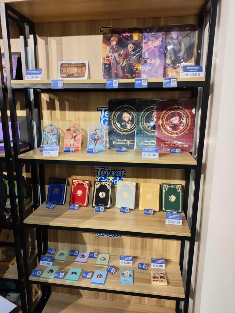 Teyvat Goods 2024 ― Boutique éphémère de produits dérivés du jeu Genshin Impact à Paris.